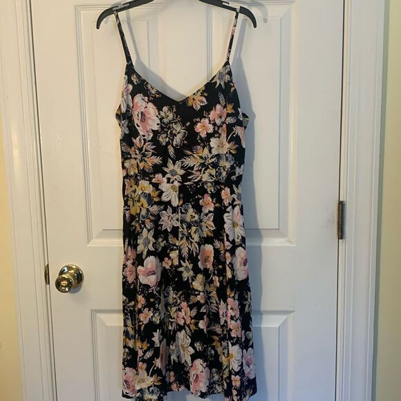 GAP SUN DRESS SPAGHETTI STRAPS AND ELASTIC AT BACK SWING SKIRT PRINT SZ MED - Picture 1 of 10